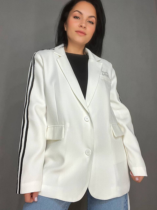 Піджак жіночий Qidian 92208 з лампасами на рукавах оверсайз широкий спортивний стиль one size, білий Одеса - фото 7