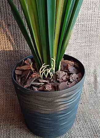 Штучна латексна орхідея цимбідіум у пластиковому кашпо малинова Дніпро