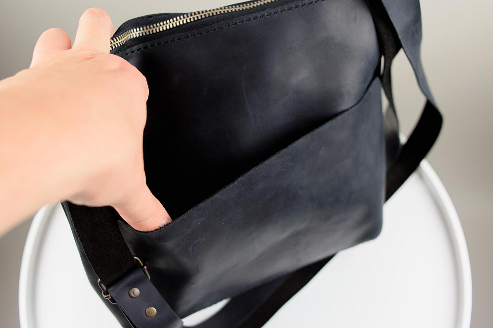 Сумка-мессенджер из натуральной кожи Crazy Horse, через плечо (Черный) Сумы - изображение 3