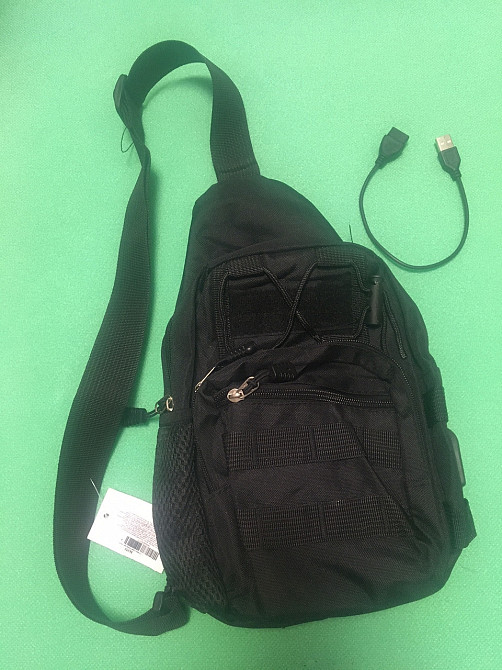 Мужская сумка тактическая через плечо черная, нагрудная сумка, размер 35*21см, 3 кармана, с USB шнуром Киев - изображение 1