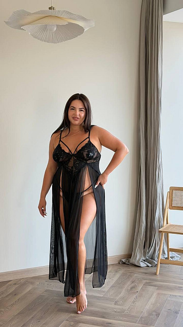 Эротический пеньюар больших размеров plus size с кружевом длинный с разрезом полупрозрачный на бретелях с трусиками черный 4XL Одесса - изображение 10