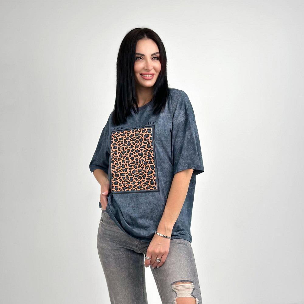 Женская футболка с анималистичным принтом  