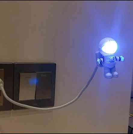 Космонавт Мини USB LEDподсветка-лампа для ноутбука и компьютера (ночник) Киев