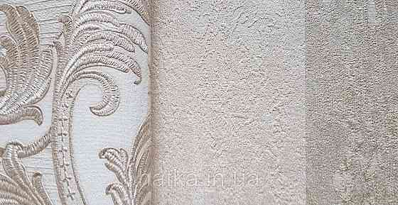 Шпалери вінілові на флізеліні AdaWall Signature1.06х10 вензелю завитки структурні золотисті на бежевому Київ