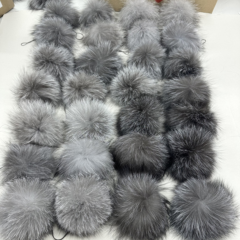 Помпон із натурального хутра блюфрост 13-14 см Сірий Харків - фото 9