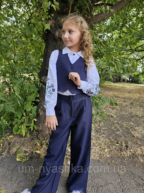 Школьный брючный костюм с жилеткой р.128-152 Кривой Рог - изображение 1