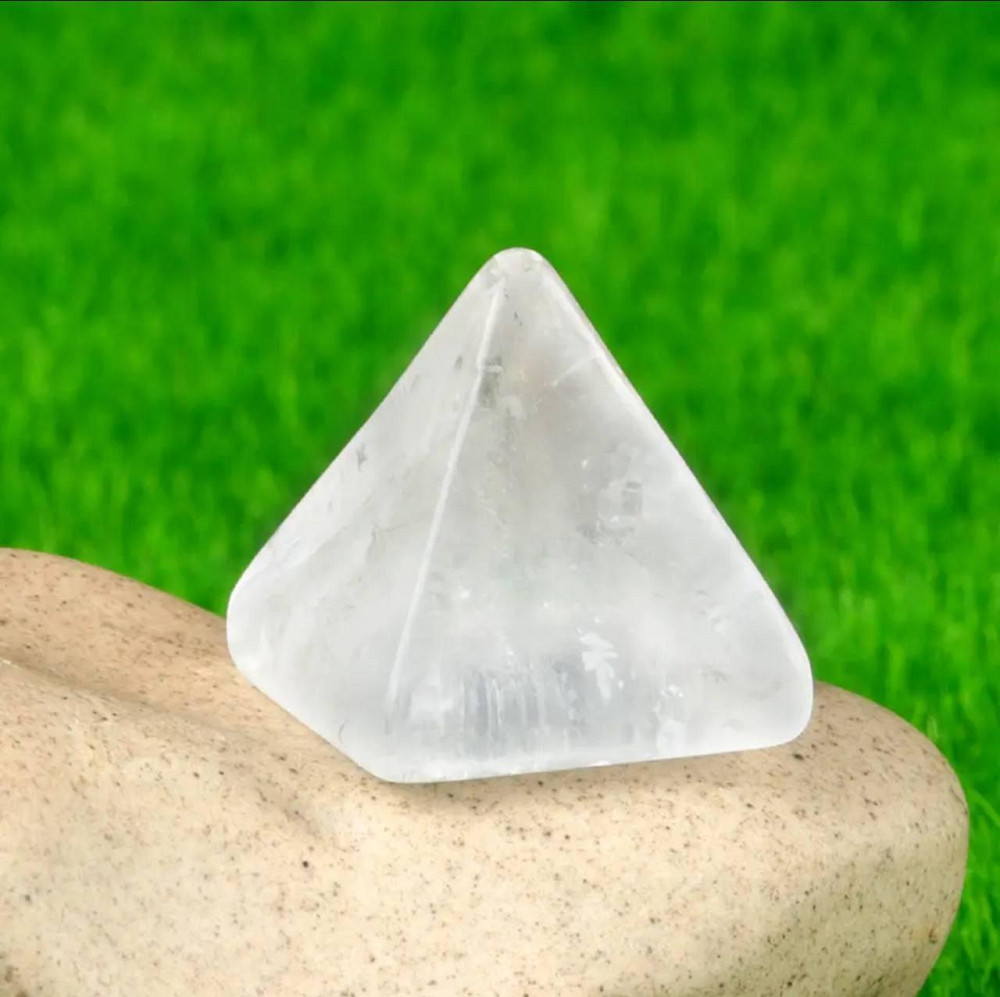 Піраміда із натурального каменю кварцу 20 мм, сувенір із кварцу Київ - фото 1