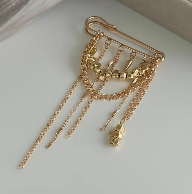 Брошь булавка с цепочками золотая декоративная на одежду аксессуар на пиджак стильное украшение Киев - изображение 1