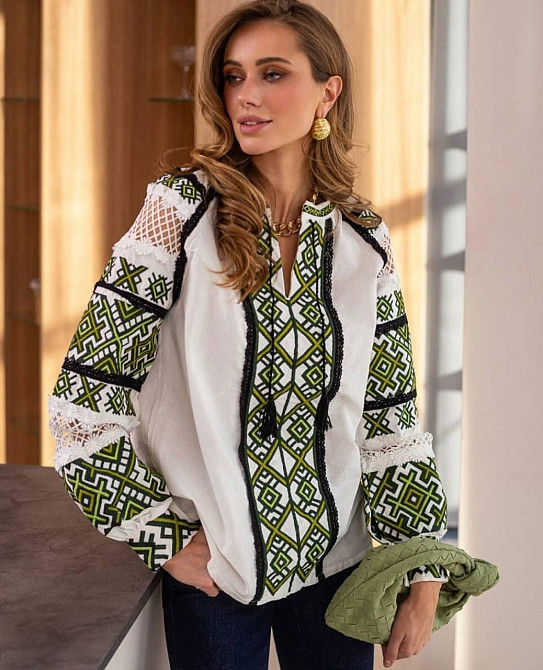 Женская современная вышиванка в традиционном стиле с зеленой вышивкой домотканый лен 44 Одесса - изображение 6