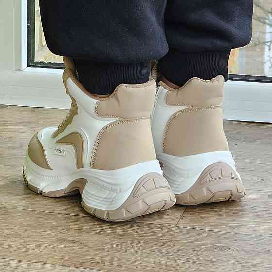 Жіночі зимові Бежеві Кросівки з МЕХОМ на Толстой Підошві Танкетке Черевики Шкіряні Білі (розміри: 36,37,38,39,40,41) — 9-2 Дніпро