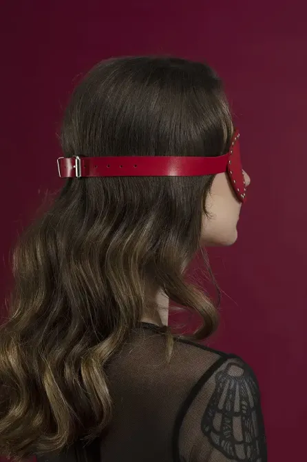 Маска на очі з заклепками Feral Feelings - Blindfold Mask, натуральна шкіра, червона Львів - фото 2