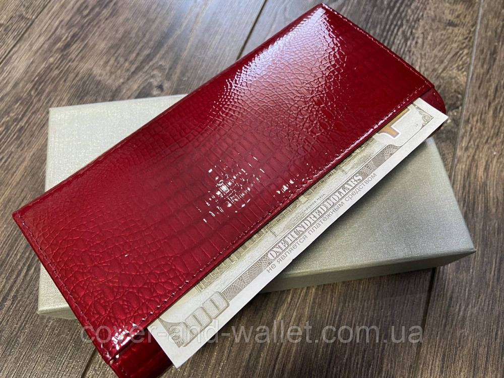 Лаковий жіночий шкіряний гаманець на магнітах червоного кольору ST Leather Київ - фото 3