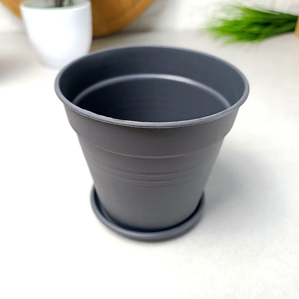 Цветочный горшок с подставкой 