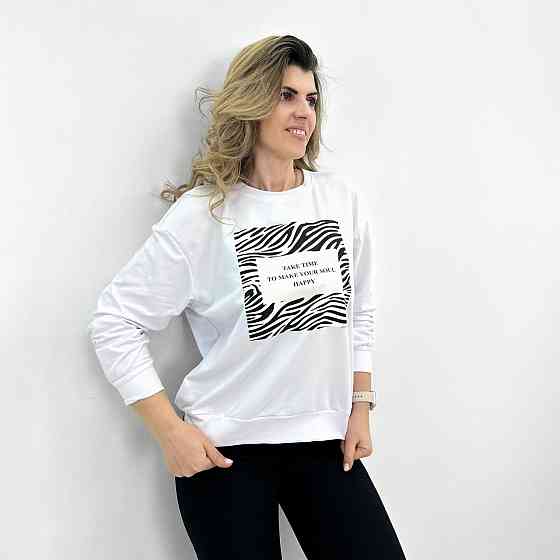 Женский свитшот с анималистичным принтом 