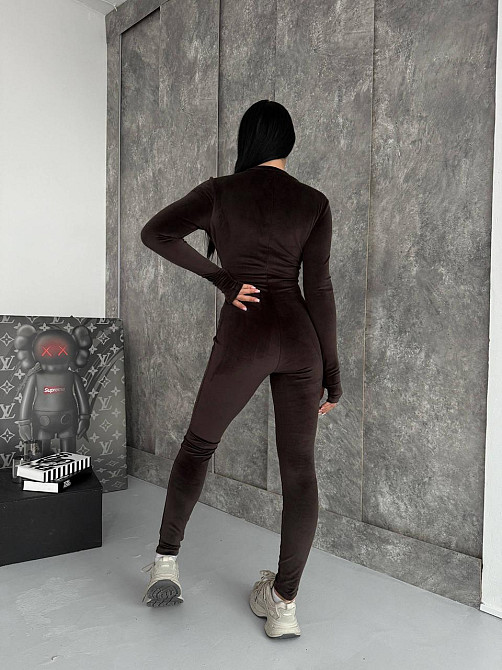 Стильний жіночий комбінезон із довгим рукавом королівський велюр Шоколадний, 42/44 Одеса - фото 3
