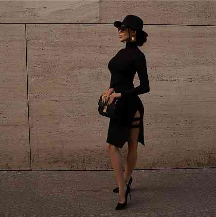 Женское привлекательное элегантное платье с разрезом итальянский трикотаж Одесса