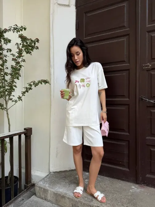 Базова оверсайз футболка з трендовими принтами Одеса - фото 18