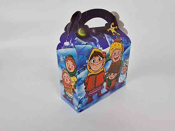 Новорічна подарункова картонна упаковка для цукерок (10000 гм) No204 "Колядники" (1 шт.) Харків