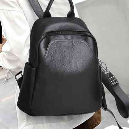 Чорний жіночий шкіряний рюкзак для міста Київ