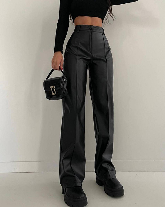 Женские базовые теплые брюки эко кожа на флисе Одесса - изображение 4