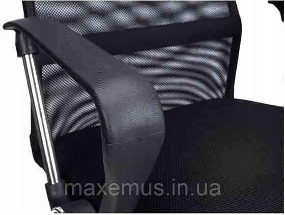 Офисное кресло операторское для персонала Bonro Manager с системой качания кресло для офиса компьютерное черное Мостиска