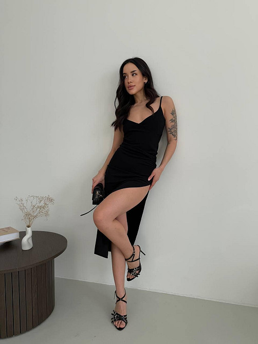 Жіноче чорне силуетне плаття-бюстьє в довжині міді з привабливим розрізом креп дайвінг 46/48 Одеса - фото 10