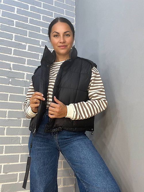 Жилетка женская Lady Yep 9039 стеганная короткая вставка из экокожи на спине черная, черный, 42 Киев - изображение 17