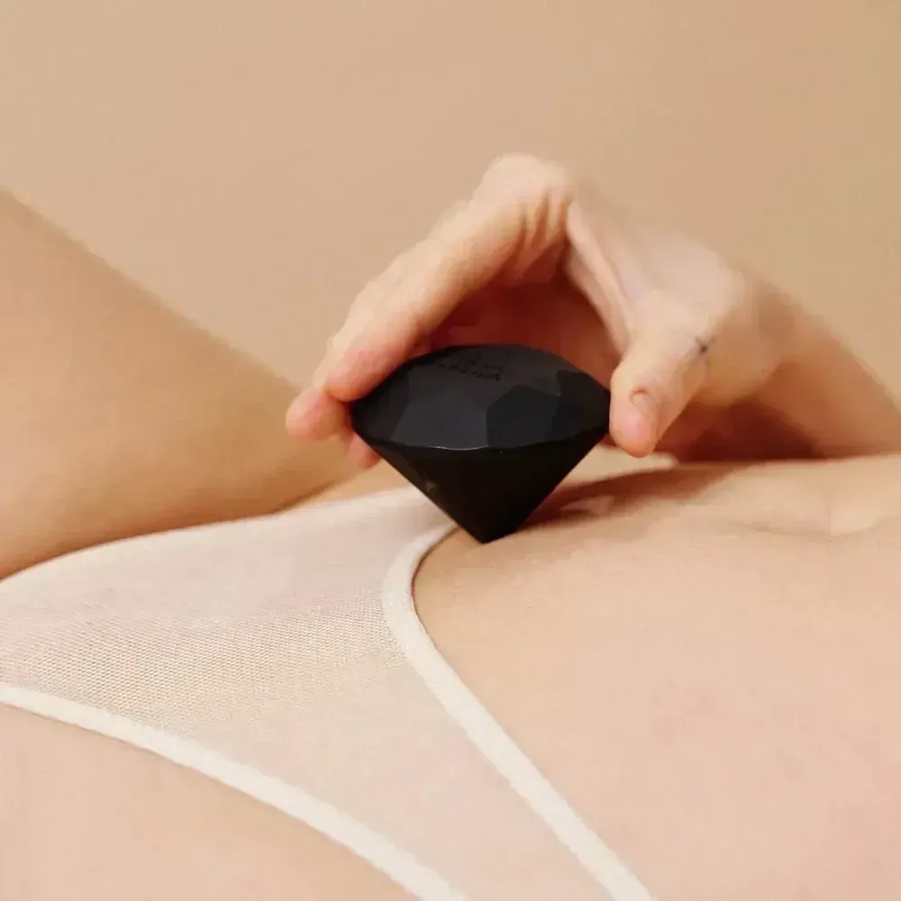Вібратор для клітора Bijoux Indiscrets Diamond у формі діаманта, чорний, 6,5 см Sex Aura Київ - фото 1