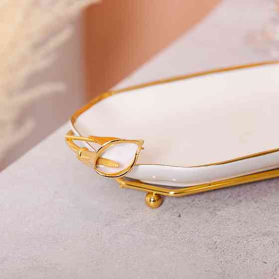 Фруктовница фарфоровая на подставке белая с золотом Киев