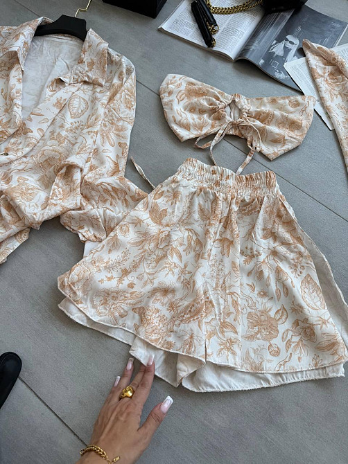 Жіночий літній принтований костюм четверка: хустка, кроп-топ, сорочка та шорти штапель/софт Беж Одеса - фото 6