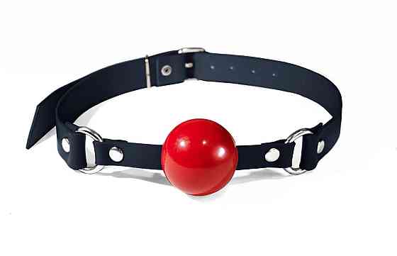 Кляп силіконовий Feral Feelings Silicon Ball Gag Black/Red, чорний ремінець, червона кулька Sex Aura Київ