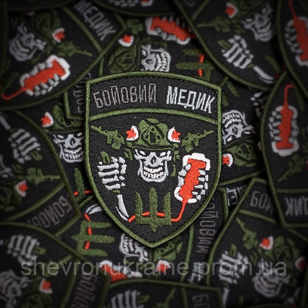 Шеврон боевой медик (Форма щит. На липучке) Размер 9x7см Киев - изображение 1