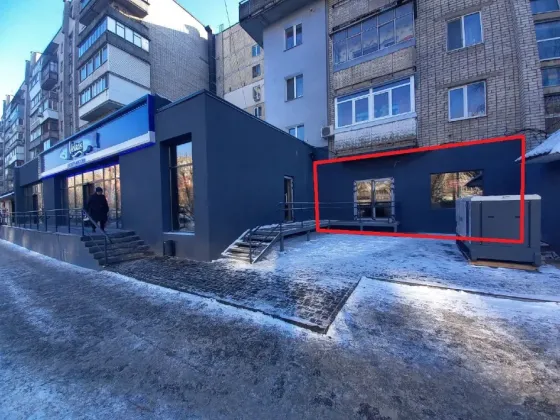 Помещение на красной линии. 107 м2, без ремонта (готовы давать каникулы, возможно уложатся в ремонт) Днепр