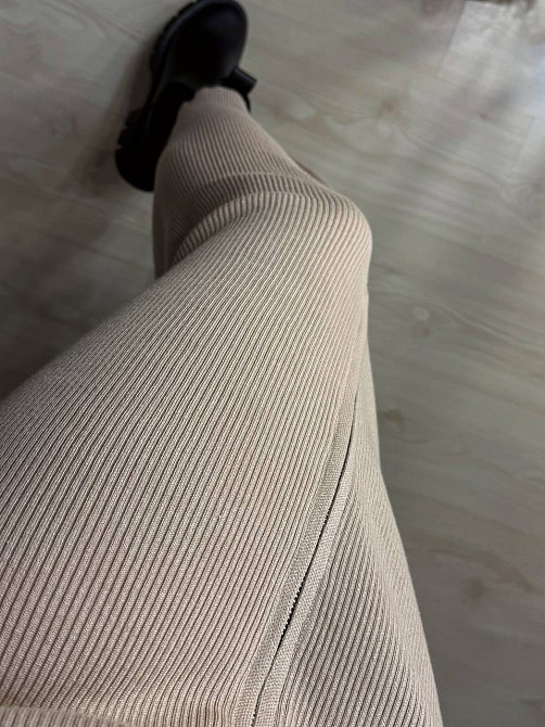 Платье женское Joy One 421 вязаное длинное на молнии в рубчик, бежевый, one size Киев - изображение 13