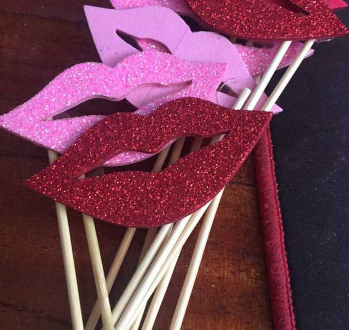 Фотобутафорія Губи 10 штук 75 на 35 мм червоно-рожевий Київ - фото 4