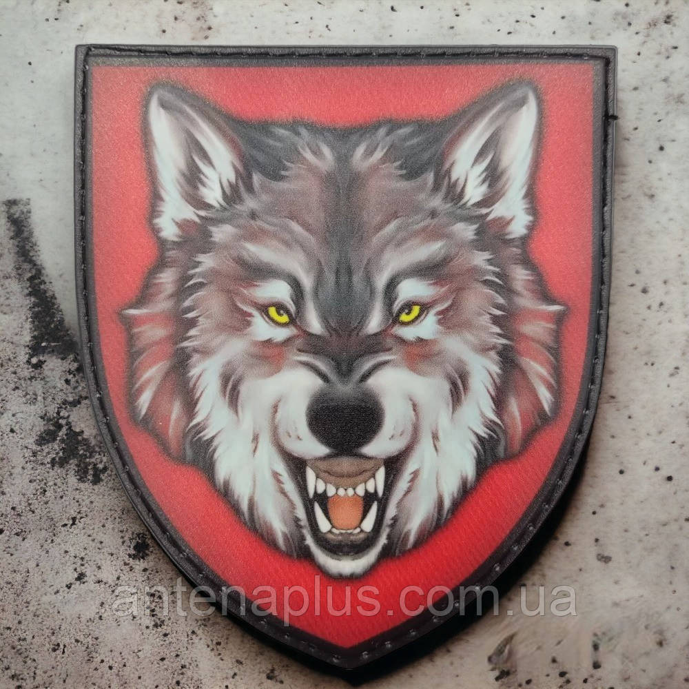 Вовк на червоному шеврон / патч Київ - фото 1