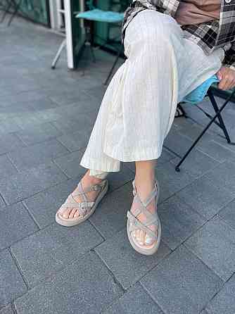 Соната Босоніжки жіночі пісочні Соната Рита з натуральної замші на плоскій підошві / Босоніжки Коломыя