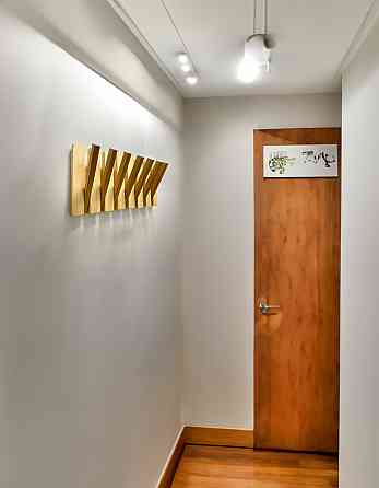 Вешалка настенная складная портативная из дерева ели и модрины на 7 крючков, сделано в Украине Каменец-Подольский