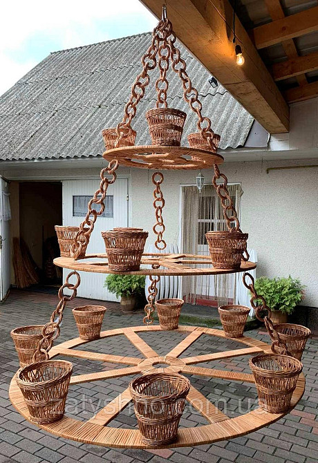 Велика плетена люстра (190) біля високої будівлі Київ - фото 5