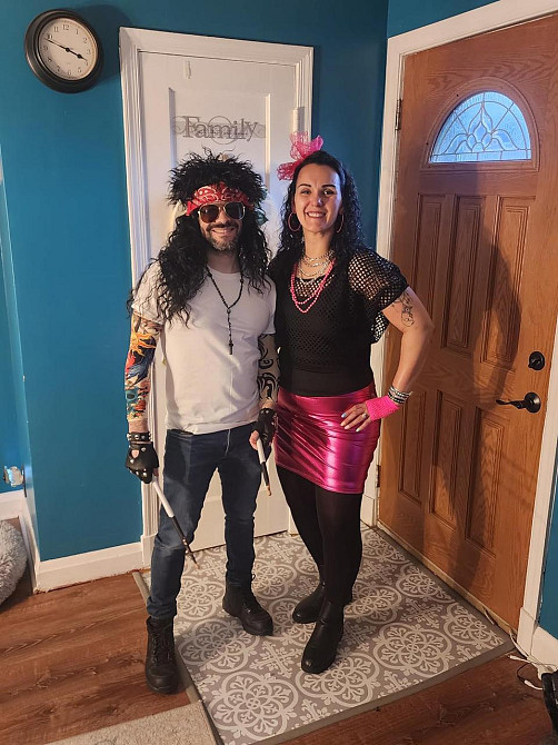 Парик черный кудрявый длинный в стиле рок 80-х, с тату рукавами, для косплей вечеринок смены образа Рок-звезда Киев - изображение 10