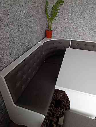 Семейный мягкий кухонный уголок  114 см х 154 см - Белый (Уголок+стол+2 табурета) Львов