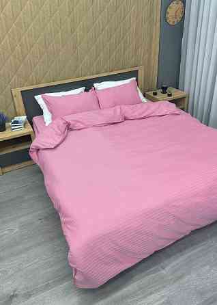 Комплект постільної білизни Страйп-сатин Двоспальний 180х220 з простирадлом на резинці Рожевий (88-179) Київ
