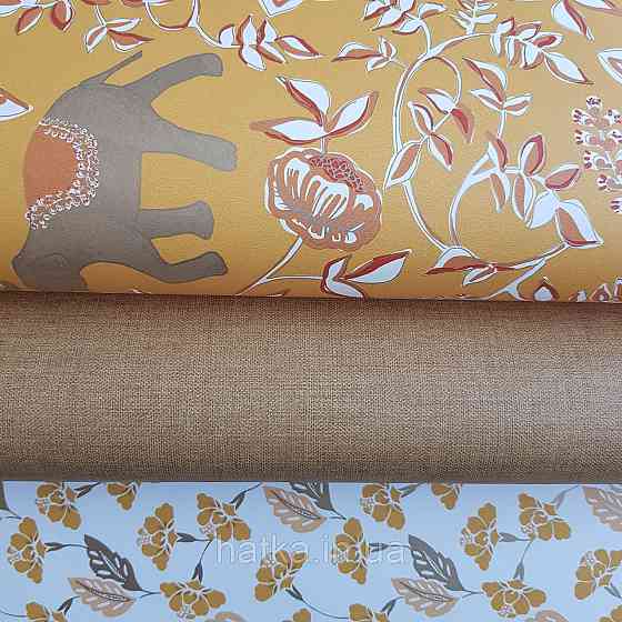 Шпалери вінілові на флізелін Caselio Mystery 0.53х10 м яскраві квіти білі червоні слони золотом на Київ