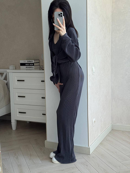 Женский легкий базовый костюм тройка: рубашка топ и штаны плиссе 42/46, Графит Одесса - изображение 3