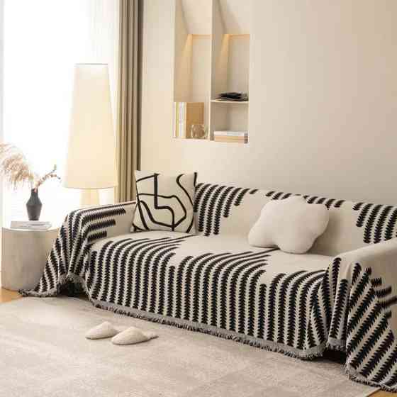 Плед покрывало для дивана и кровати,чехол накидка для мягкой мебели 180х230 см,бело-черный с узором Каменец-Подольский