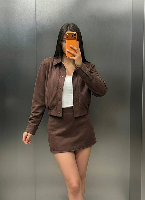 Женский стильный повседневный замшевый бомбер с мини юбкой Шоколад, 40/42 Одесса - изображение 3