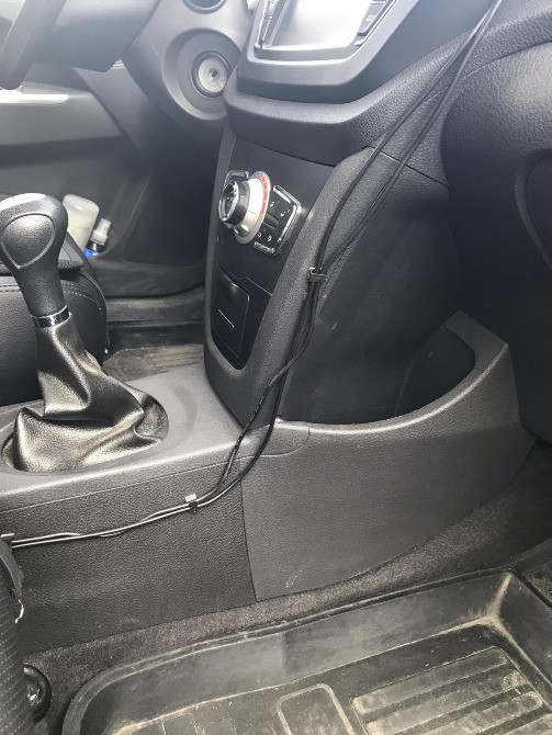 Тримачі дротів на панелі в авто Чорна Київ - фото 4