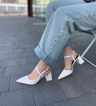 VIKA Стильні жіночі босоніжки літні з закритим носком, на підборах VIKA HD07-12 еко-шкіра білі Киев