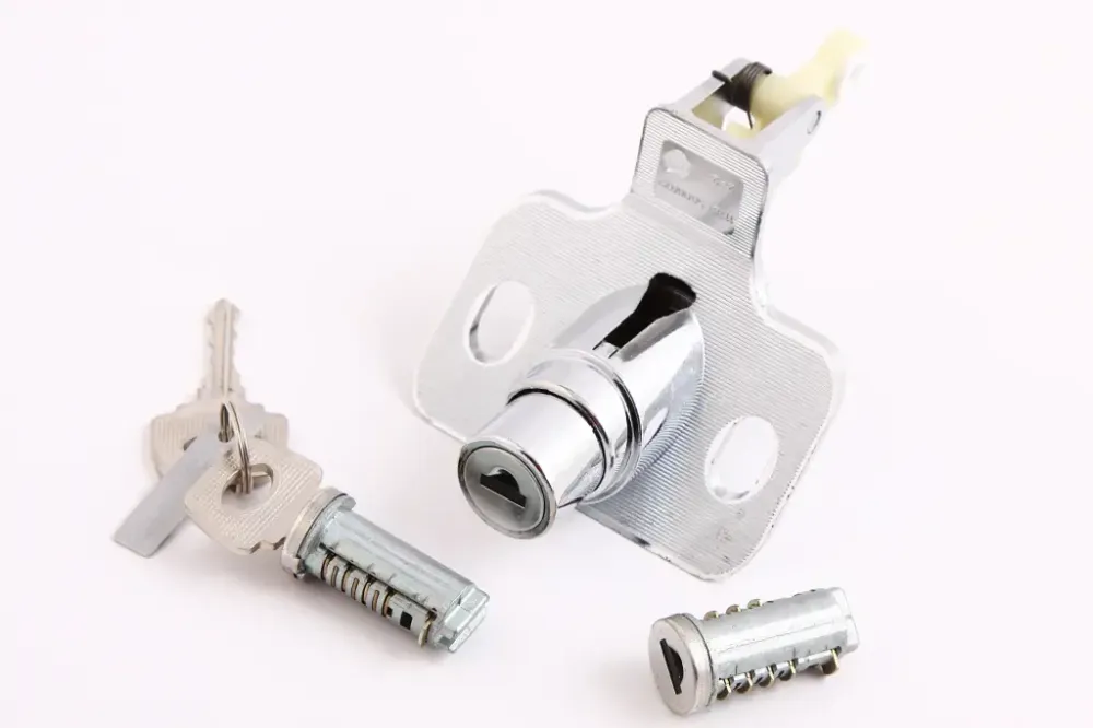 Замок багажника 1118 з циліндрами хром. Вінниця - фото 1