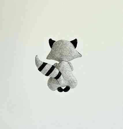 М’яка фетрова іграшка єнот ручної роботи – безпечна розвиваюча іграшка Київ